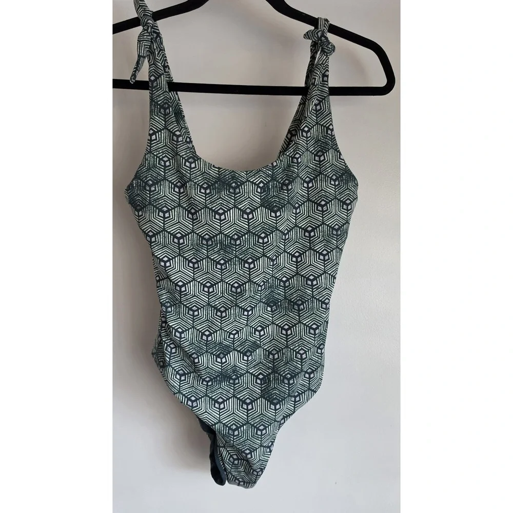 Carve Designs Women Swimsuit Green Black Geometric Sleeveless One Piece